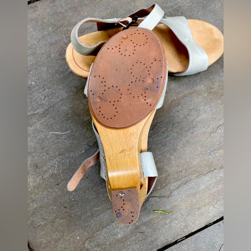 Dansko Tasha Open Toe Green Leather Wooden Cut-out heel Size 37 or 6.5 - Picture 4 of 7